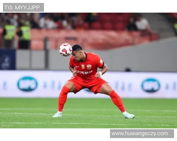 巴西足球明星展现过人技巧的绝妙瞬间与训练秘诀解析